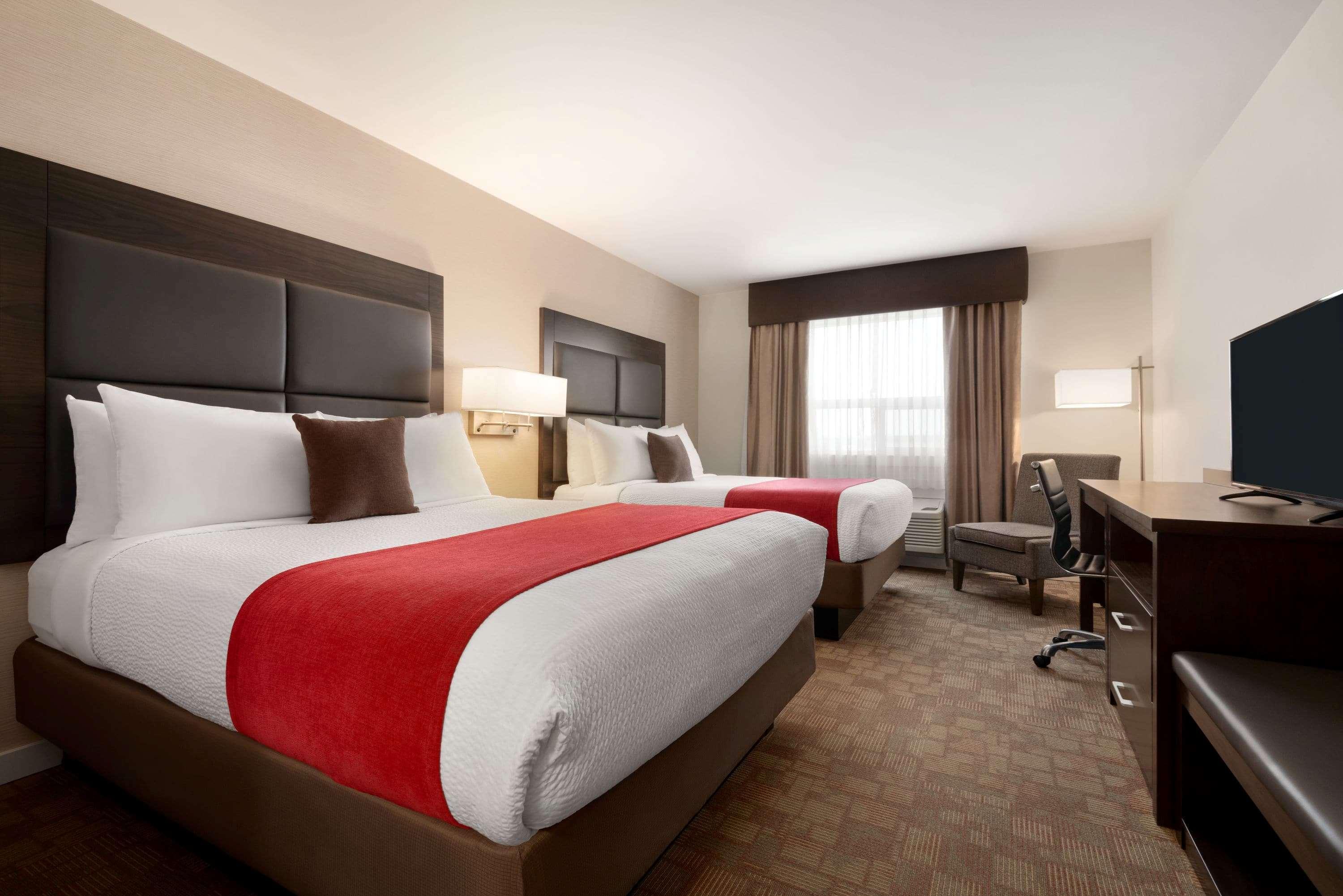 Days Inn By Wyndham 100 Mile House Ngoại thất bức ảnh