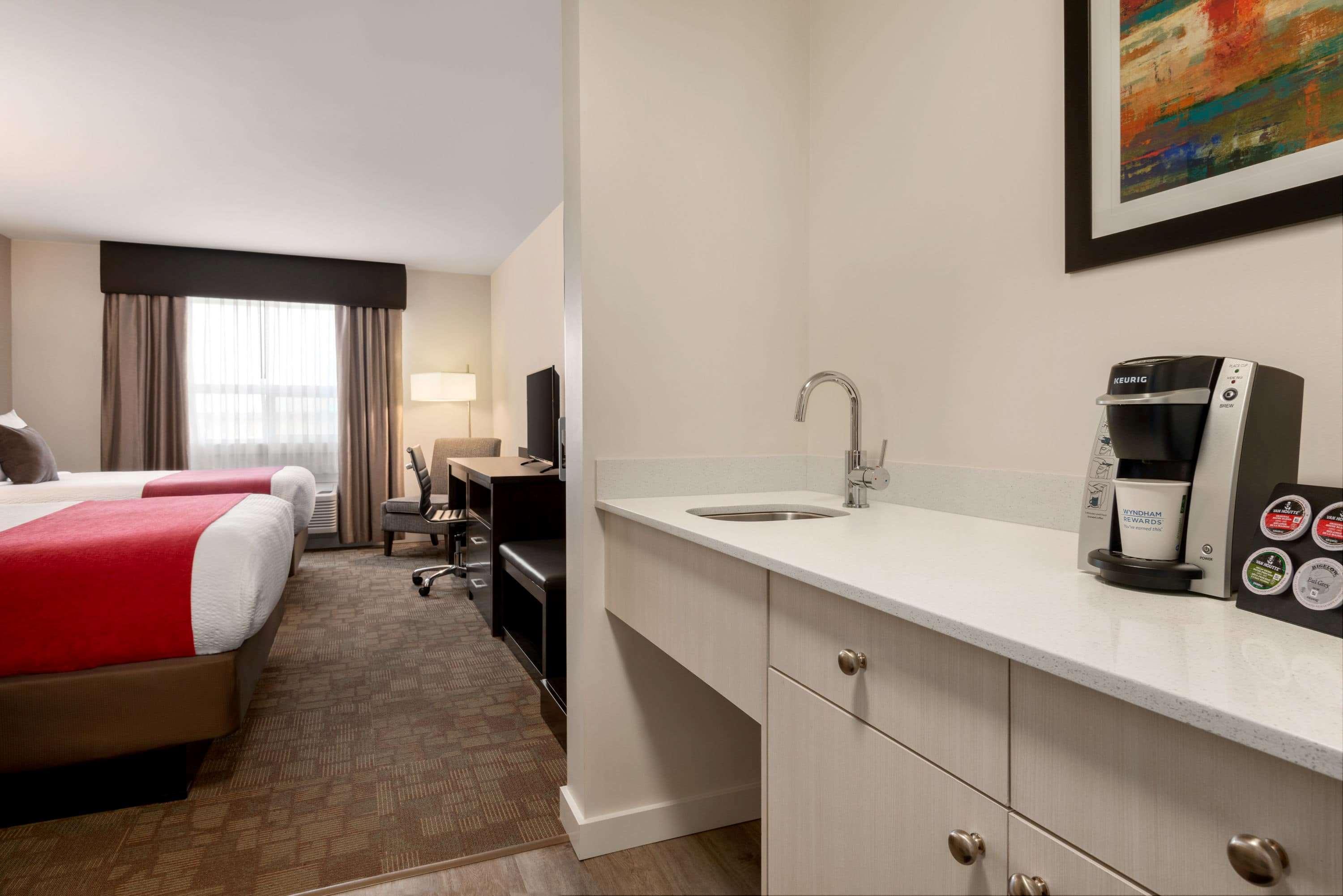 Days Inn By Wyndham 100 Mile House Ngoại thất bức ảnh