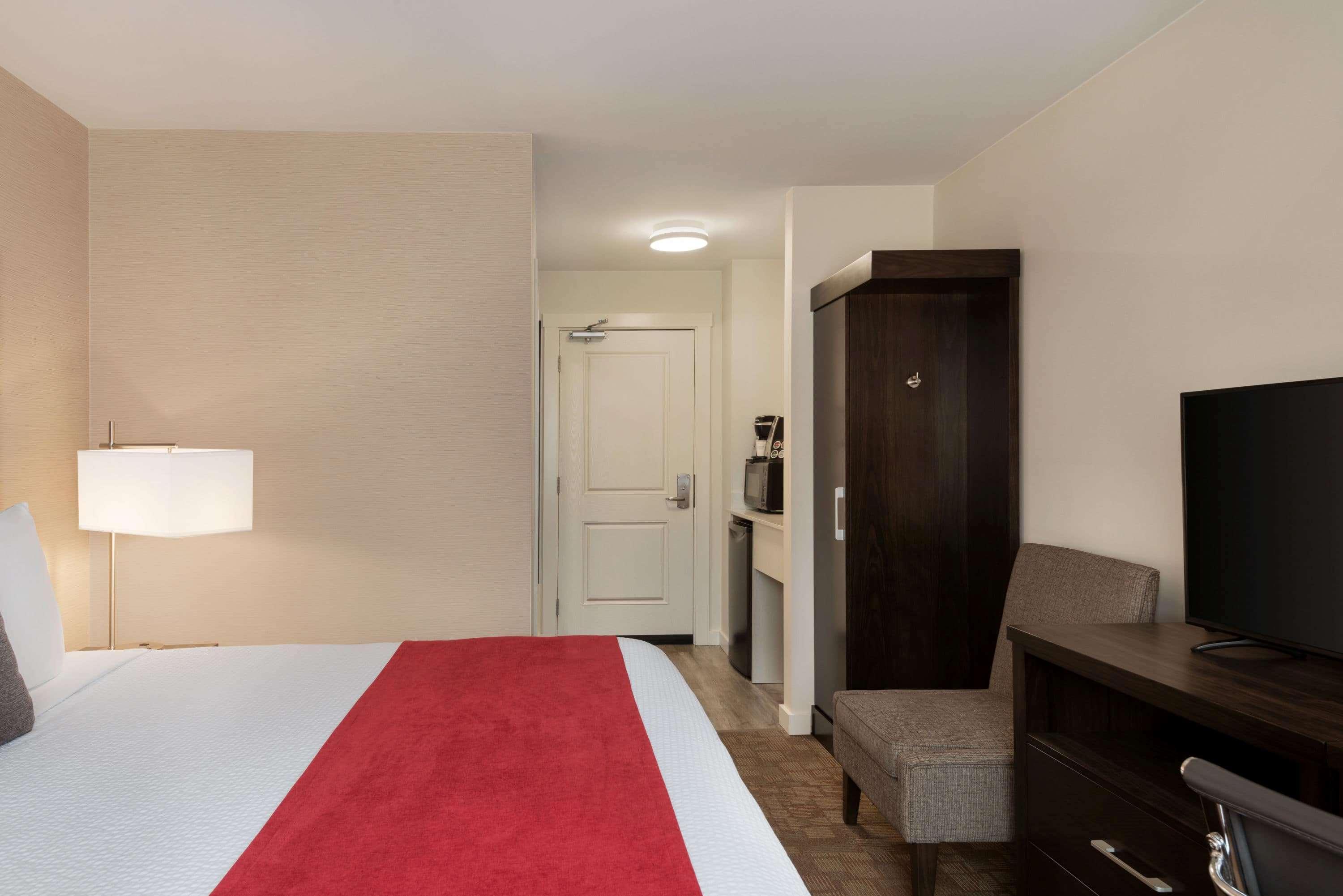 Days Inn By Wyndham 100 Mile House Ngoại thất bức ảnh