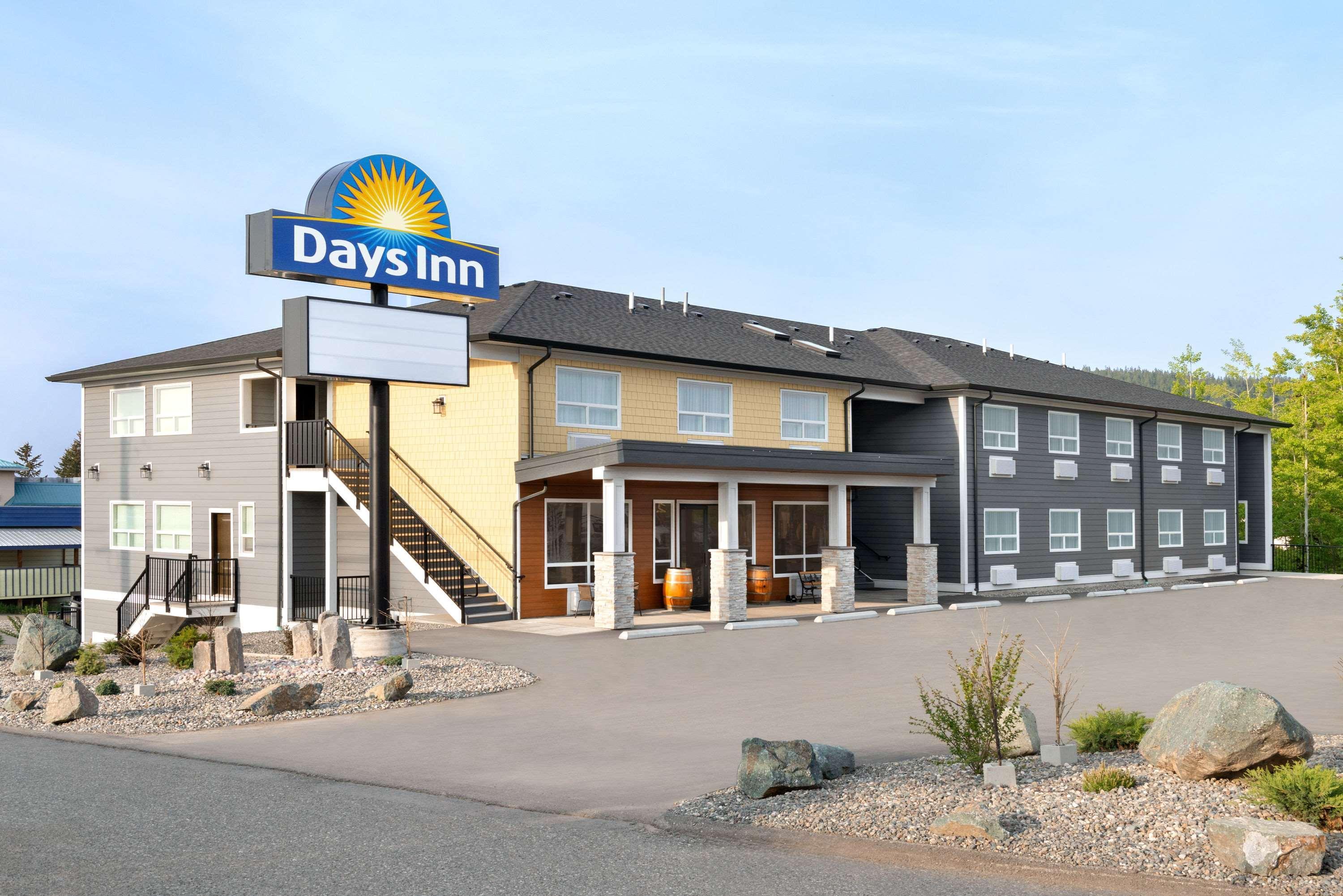 Days Inn By Wyndham 100 Mile House Ngoại thất bức ảnh