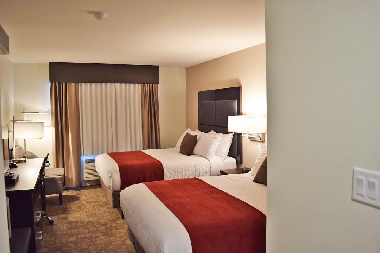 Days Inn By Wyndham 100 Mile House Ngoại thất bức ảnh