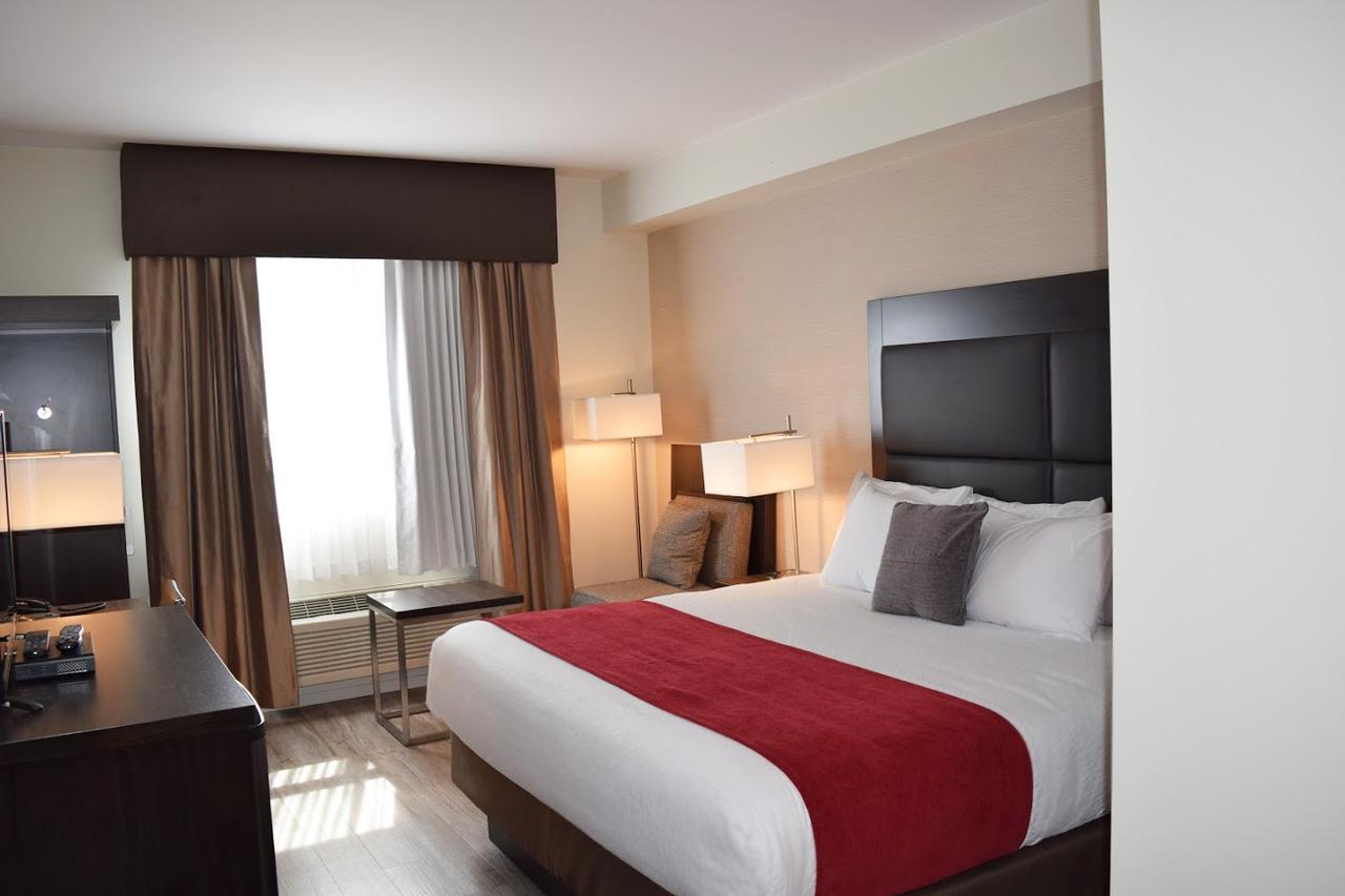 Days Inn By Wyndham 100 Mile House Ngoại thất bức ảnh