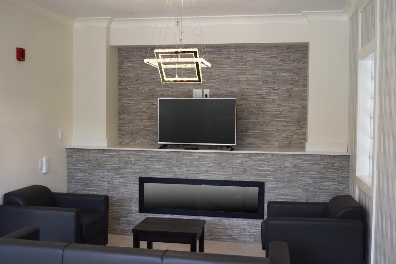Days Inn By Wyndham 100 Mile House Ngoại thất bức ảnh